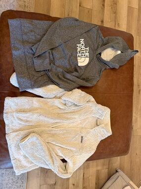 The North Face women’s Gray Hoodie Sweatshirt - Logo Pullover